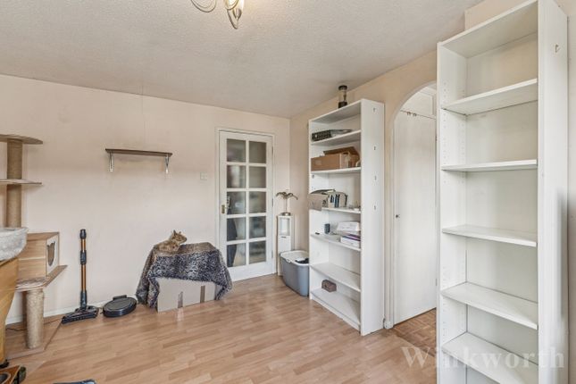 Flat 30, Verona Court, 5, Myers Lane, London photo 2