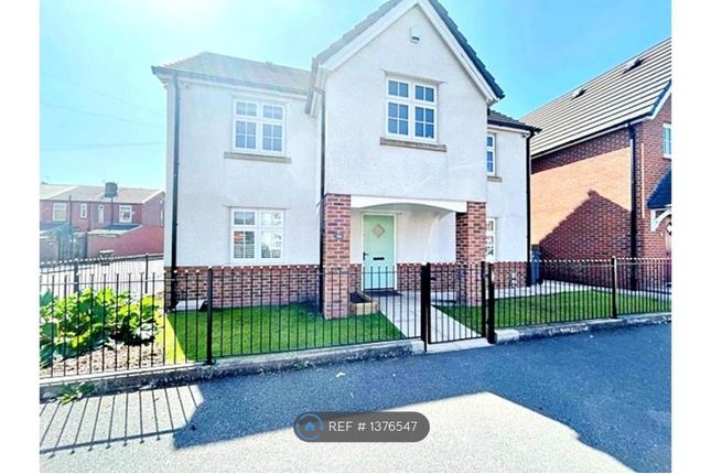 4 bed detached house to rent in Winnie Street, Manchester M40