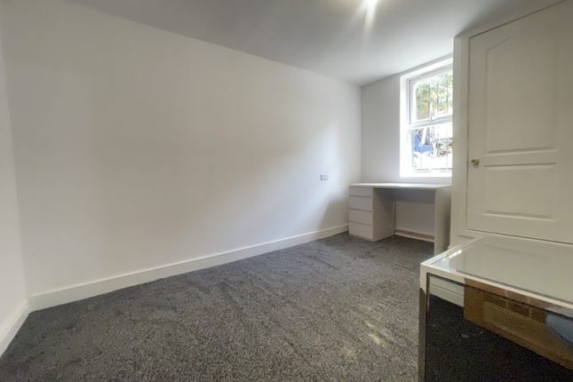 Flat D, 240, Leeds photo 5