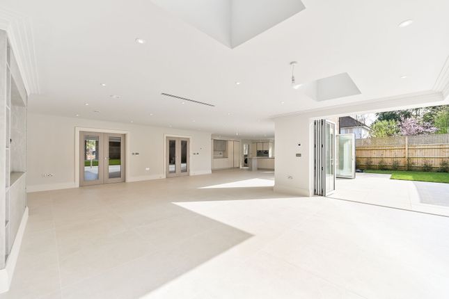 6-bed house on Thicket Meadow, Maidenhead, £2,395,000