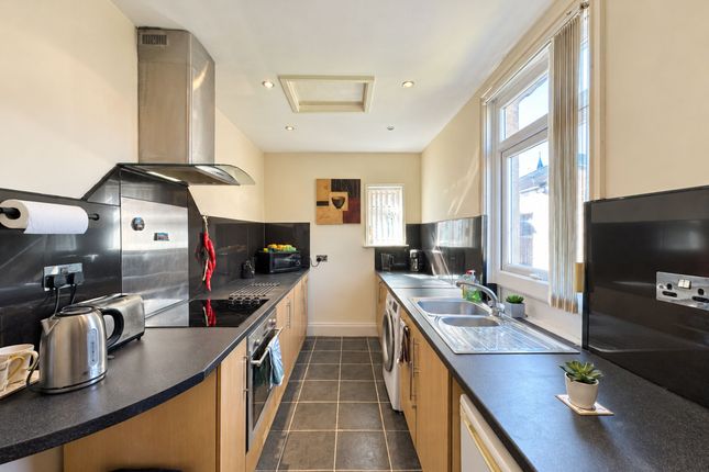 Flat 4, 14 Avondale Road, Southport photo 5