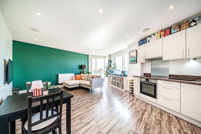 Flat 36, Ironmonger Court, White Bear Lane, Hounslow photo 4