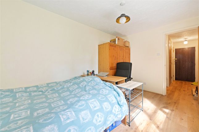 Flat for sale in Stubbs Drive, London