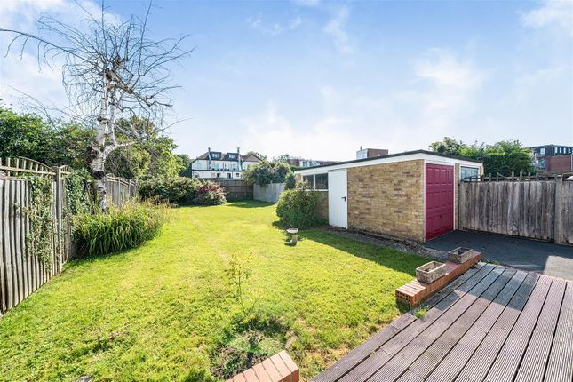 26, Kevins Drive, Yateley photo 2