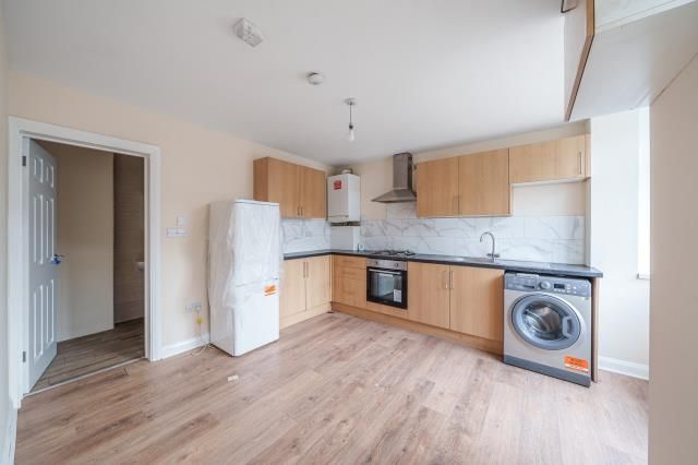 24, Wycombe Lane, High Wycombe photo 4