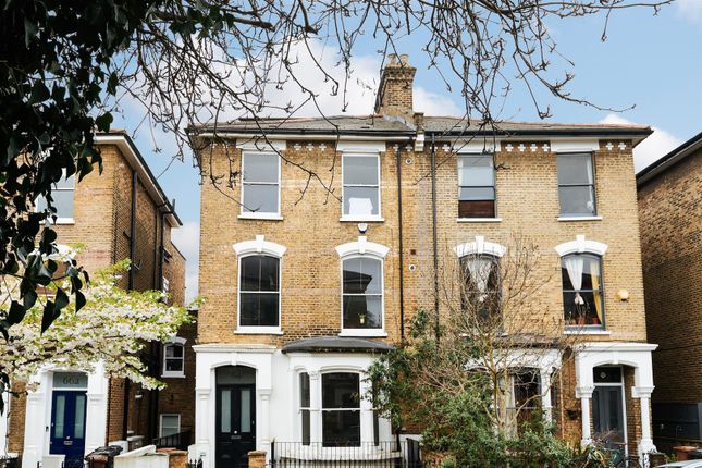 Flat for sale in Wilberforce Road, Finsbury Park, London