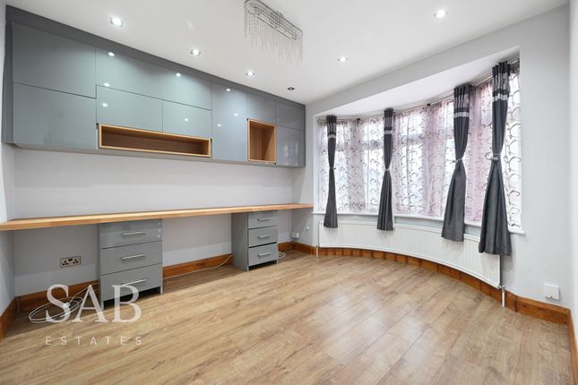 13 Selby Gardens, Southall photo 4