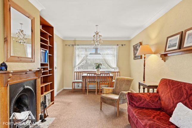 61, Wedhey, Harlow photo 4