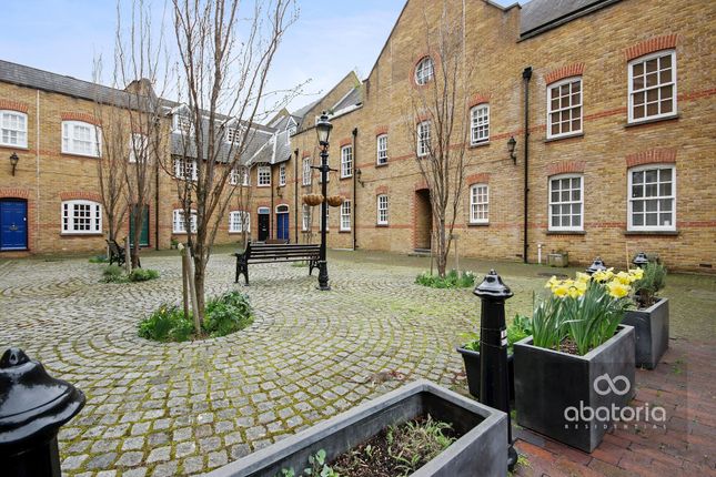 Flat for sale in Bridewell Place, London