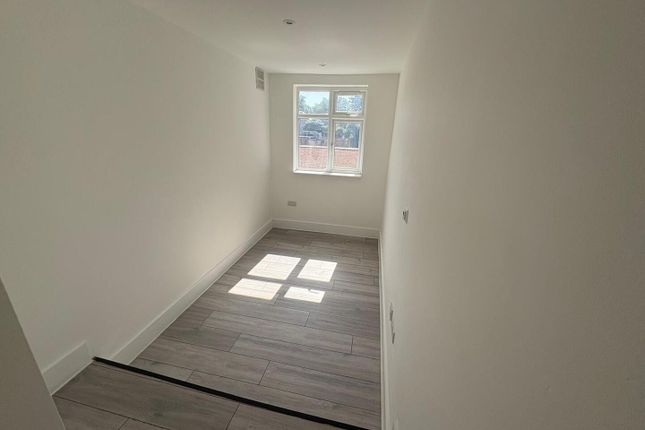 118A, High Street, Hampton photo 5