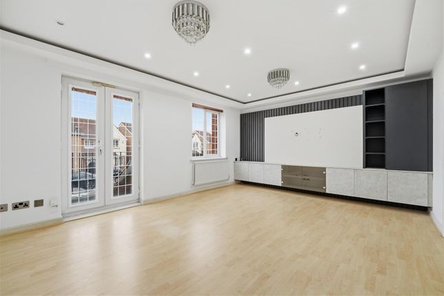 4-bed house on 5, Deverills Way, Slough, £625,000
