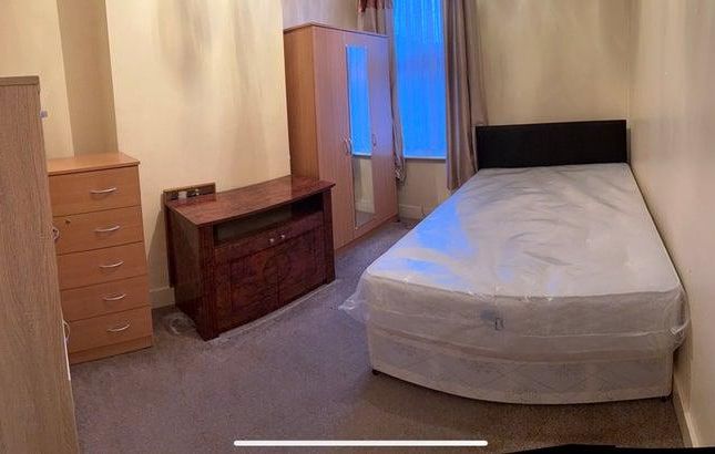 780J, Sheringham Avenue, London photo 2