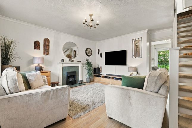 74 Millstream Close, Hitchin photo 3