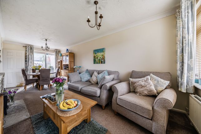 10, Witham Way, Swindon photo 2