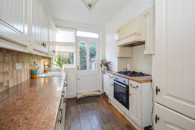 26, Bromley Mount, Wakefield photo 2