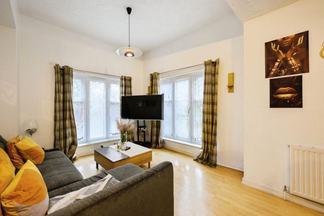 Flat Flat 5, 60, Godstone Road, Kenley photo 5