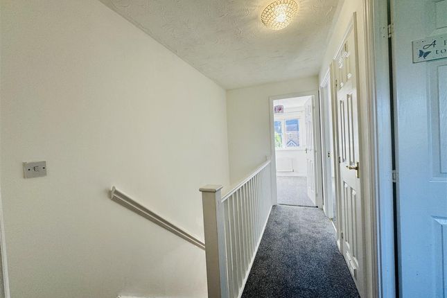 888, Derwent Close, Watford photo 5