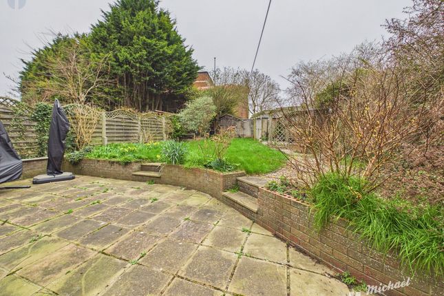 14 Ivinghoe View, Aylesbury photo 3