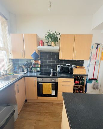 18, Conway Place, Leeds photo 5