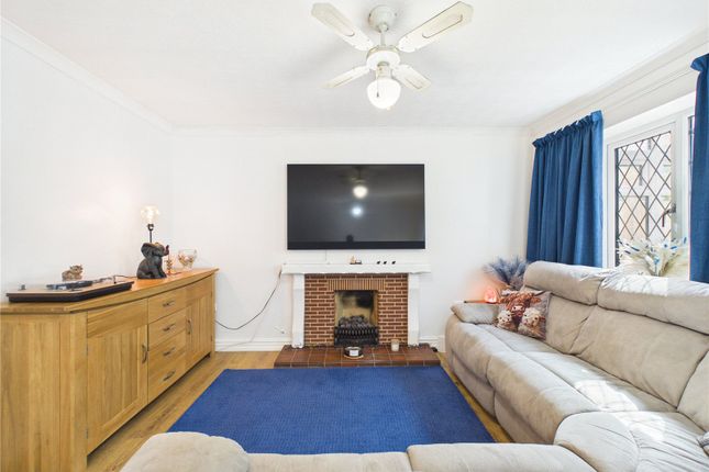 17, Homemead Drive, Bristol photo 4