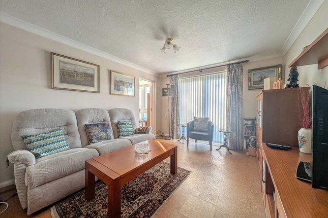 8, Springfields, Brightlingsea photo 4