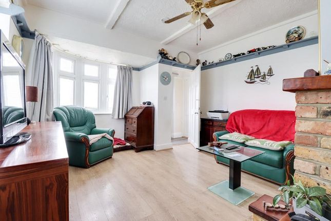 5, Juliers Road, Canvey Island photo 3