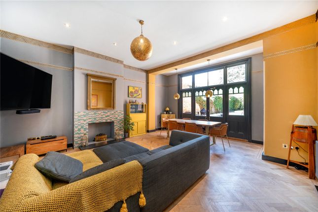 Thumbnail Flat for sale in The Avenue, London