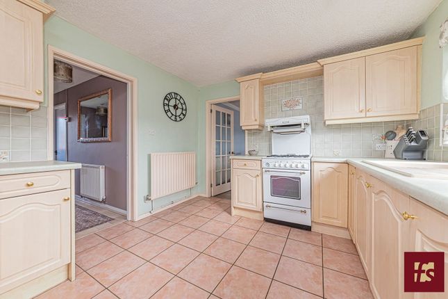 11, Englemere Road, Bracknell photo 3