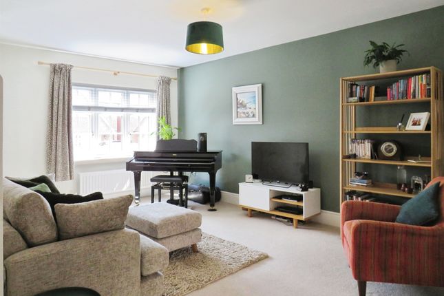 7, Collins Close, Salisbury photo 3