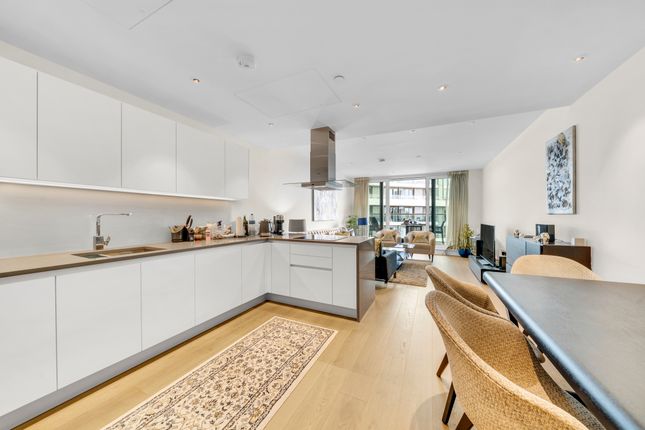 Thumbnail Flat for sale in Cascade Court, London