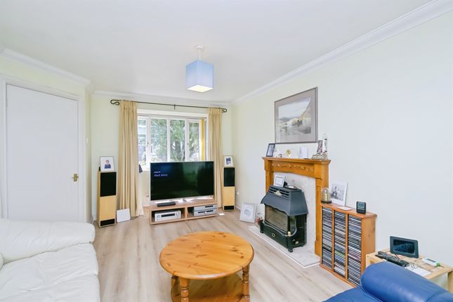 20, Badgers Brook Drive, COWBRIDGE photo 2
