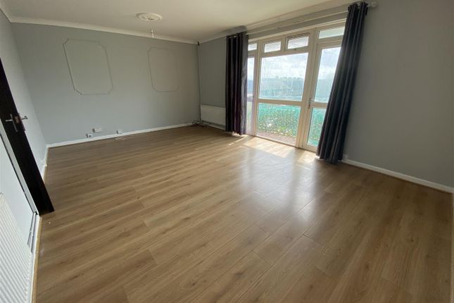 126, Trefgarne Road, Dagenham photo 3