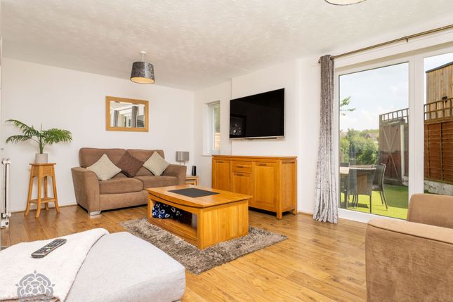 106 Hopefold Drive, Manchester photo 2