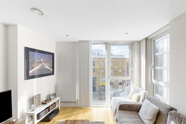 Flat 202, The Crescent, London photo 2