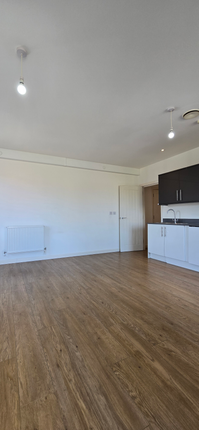 19 Nova House, 1 Buckingham Gardens,, Slough photo 2