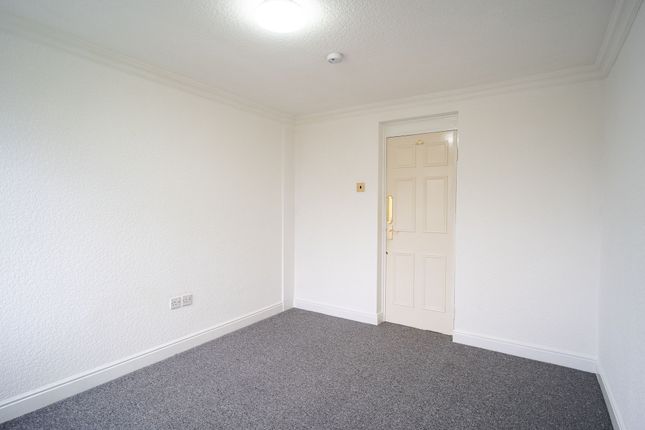 Flat for sale in Woodhall Park, Northowram