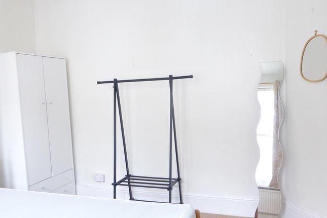 70, Senrab Street, London photo 2