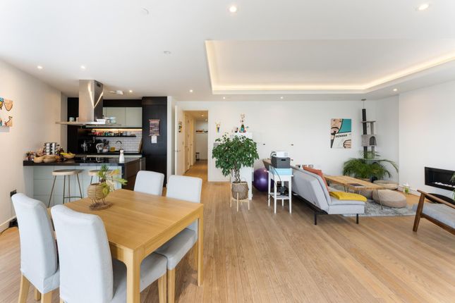 Flat for sale in Park Vista Tower, 21 Wapping Lane