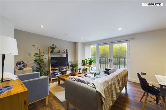 2-bed flat on 1.02 Rivergate, Wilburn Basin, Ordsall Lane, Salford, £255,000