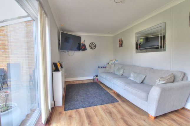 51, Denver Drive, Basildon photo 4