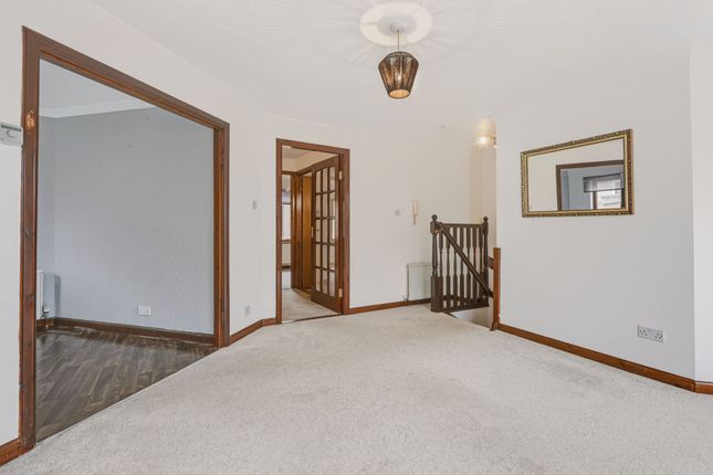 4 St. Modans Court, Falkirk photo 4