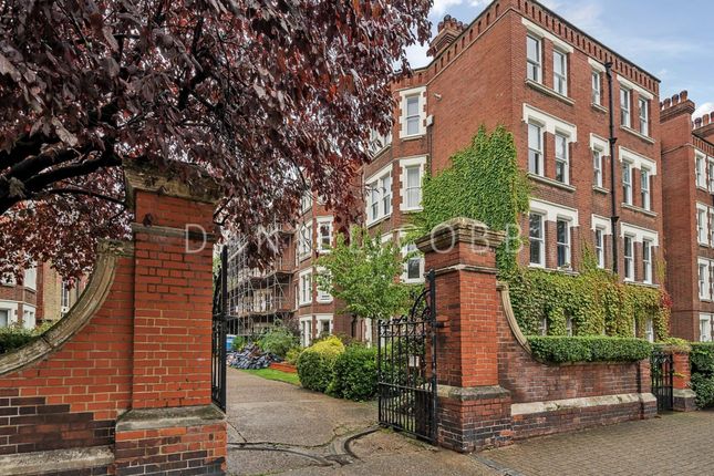 Flat for sale in Hayes Court, Camberwell New Road