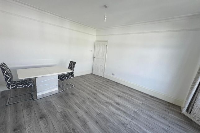 First Floor, 86a, Caversham Avenue, London photo 4