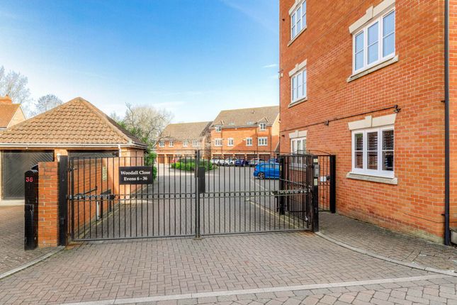 18, Woodall Close, Milton Keynes photo 4