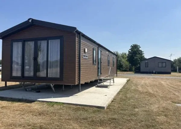 2-bed caravan on Salters Lane, Lower Moor, Near Pershore, £93,500