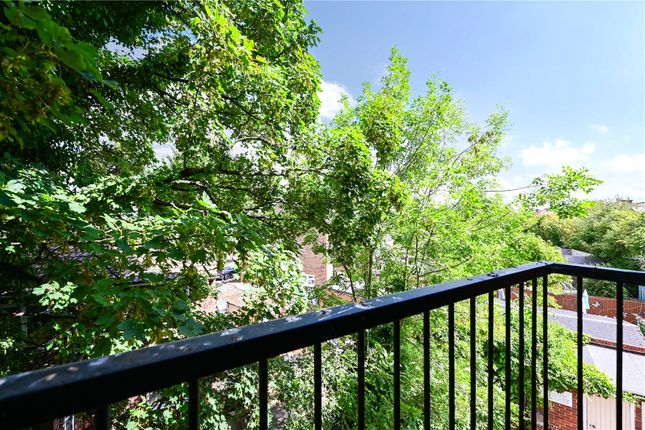 7, Fern Court Shawfield Road, Guildford photo 4