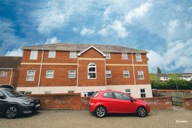 Thumbnail Flat to rent in Bardsley Close, Colchester
