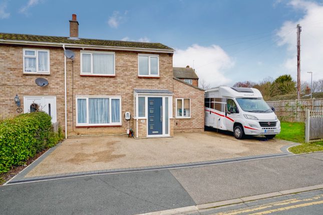 4 bed end terrace house for sale in Childs Pond Road, St. Neots, Cambridgeshire PE19