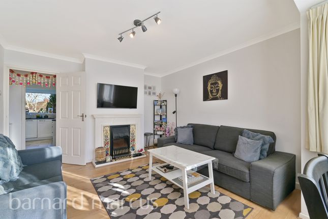 17, Park Way, Feltham photo 4
