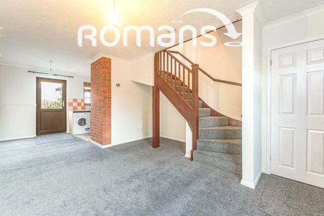 26, Woodfield Way, Reading photo 2